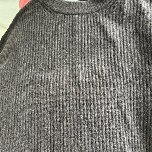 The Cocoon Crew in Wool Cashmere - Picture 10 of 10